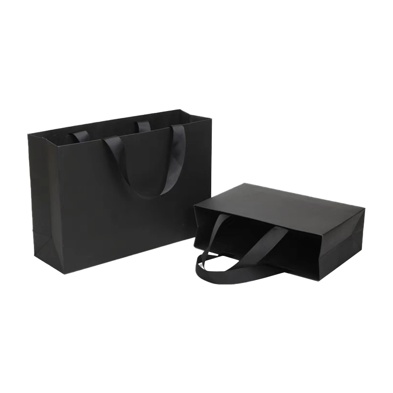 Sacs cadeaux de luxe noirs mats avec Logo personnalisé, sacs de Shopping en feuille d'or, sacs en papier en carton, vente en gros